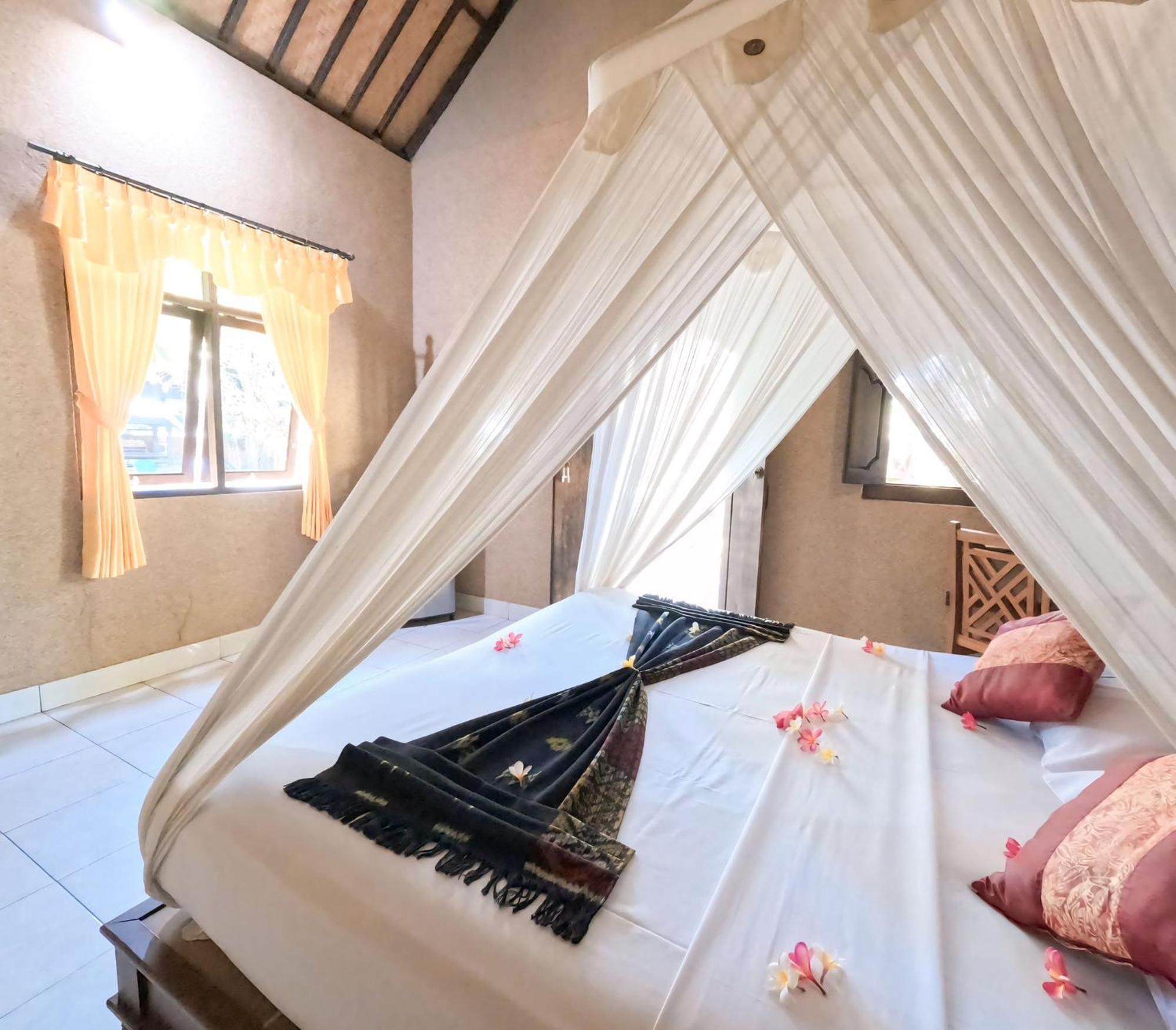 Suka Sari Cottages Pemuteran Esterno foto